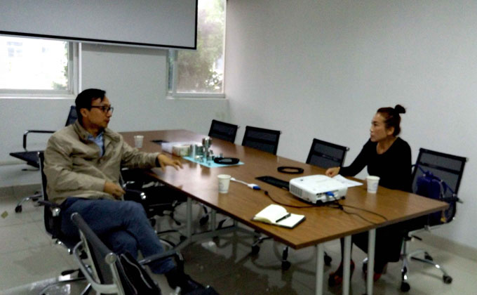 西北某藥業(yè)集團(tuán)龐總到航瑞成(智能儲(chǔ)存柜)洽談合作