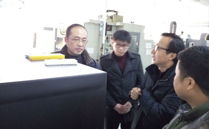 無(wú)錫貝斯特領(lǐng)導(dǎo)團(tuán)隊(duì)到航瑞成(智能儲(chǔ)存柜)項(xiàng)目考察